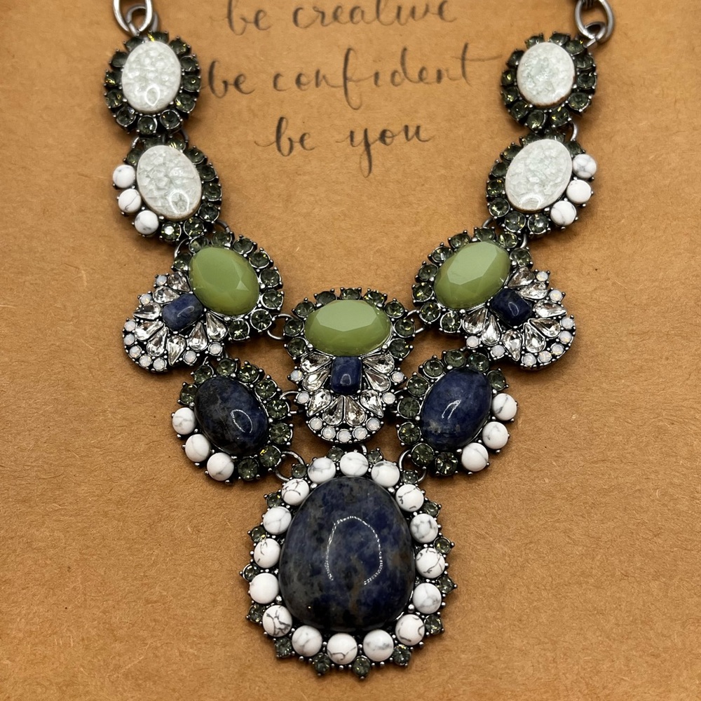 Elegant Statement Necklace - Picture 2 of 3